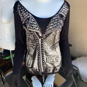 Gold stuffed lightweight t-shirt.